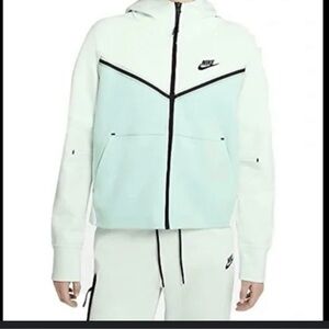 Nike Women's White and mint green jogging set j